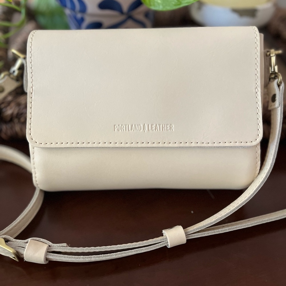 Portland Leather Goods Medium Metro Crossbody in beautiful Bone!